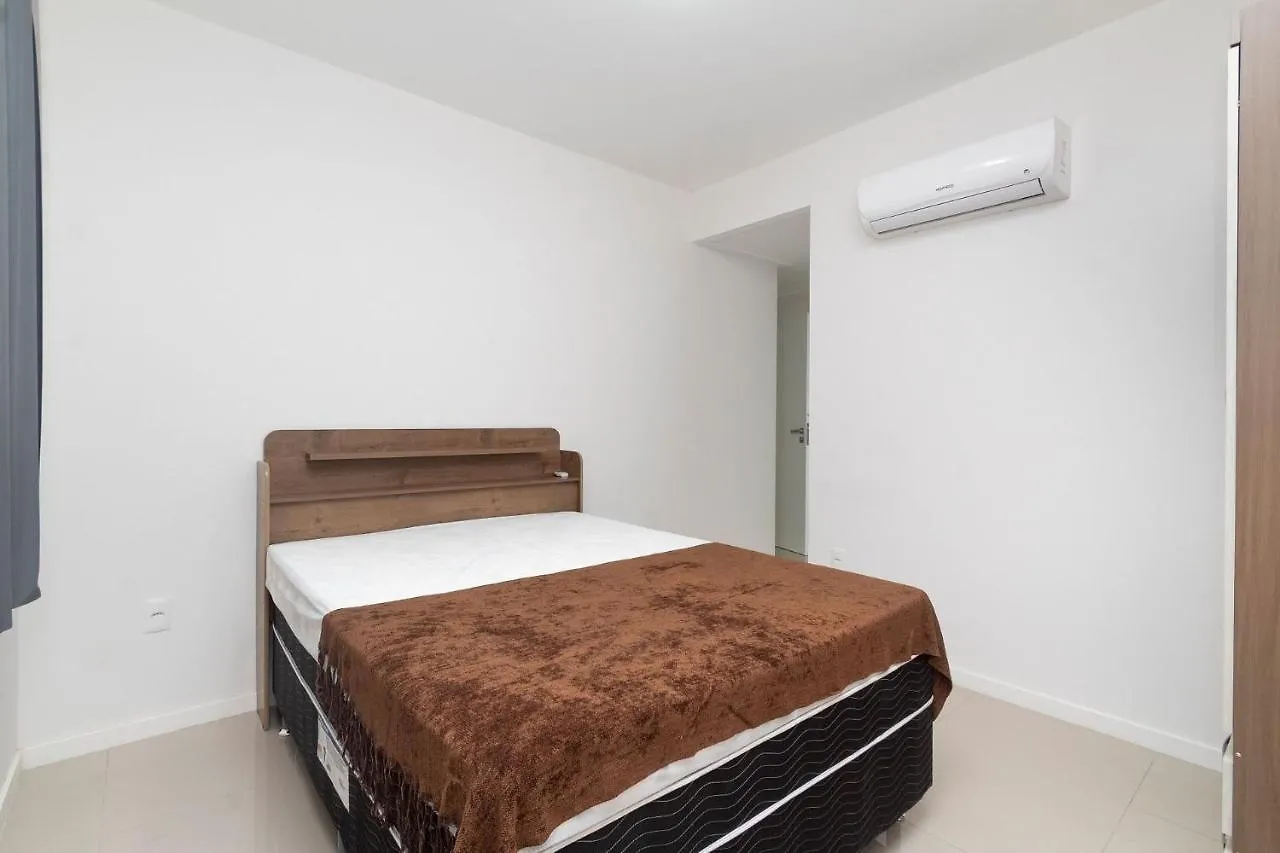 Aluguel de Apartamento 2 quartos sendo 1 suíte para 6 pessoas com Piscina em Bombas Bombinhas 0*,  Brasil