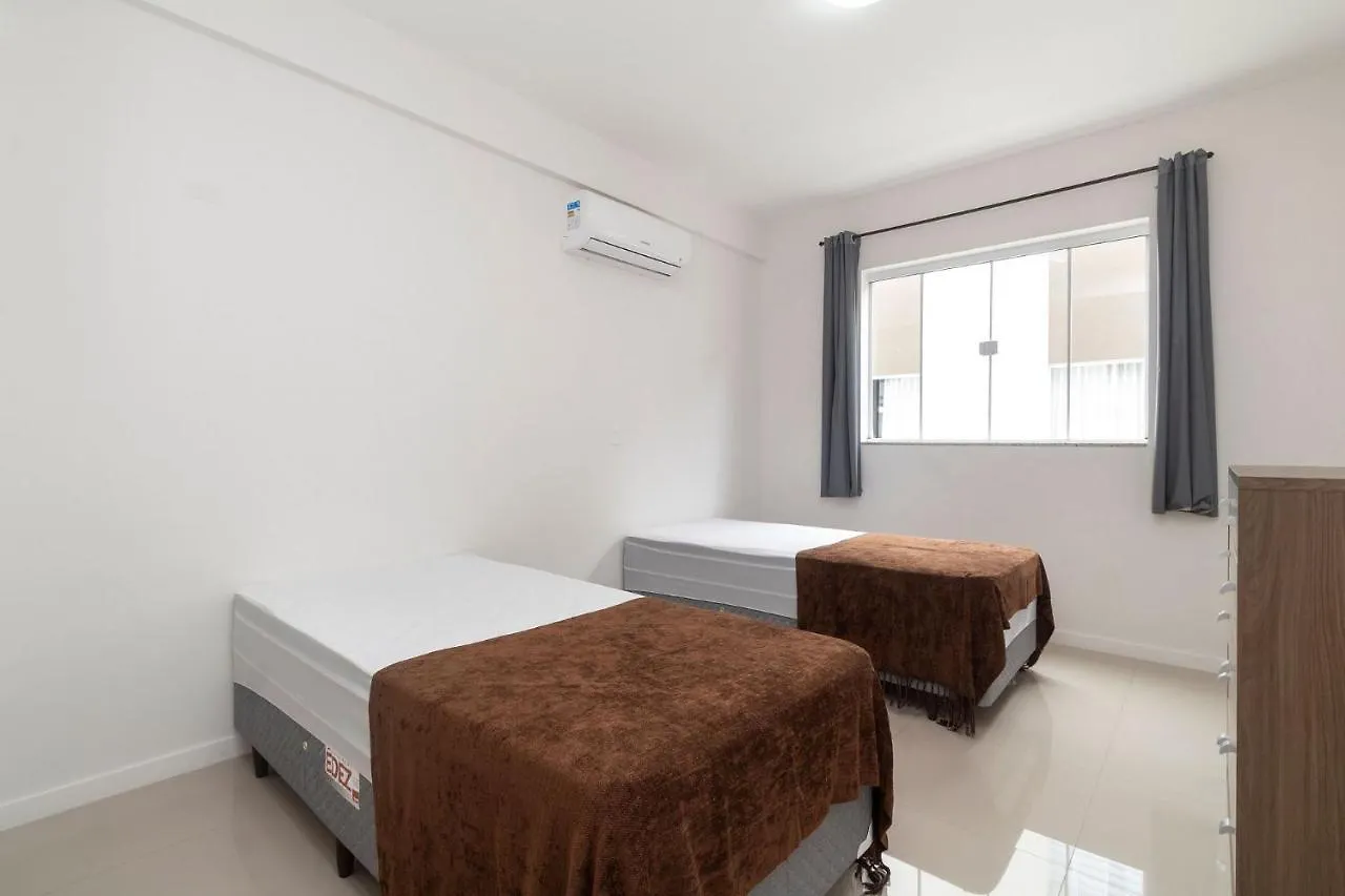 Aluguel de Apartamento 2 quartos sendo 1 suíte para 6 pessoas com Piscina em Bombas Bombinhas 0*,