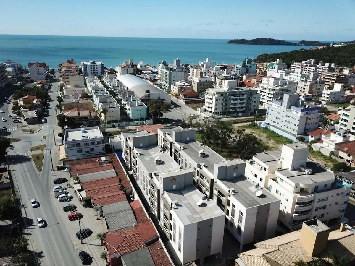 Aluguel de Apartamento 2 quartos sendo 1 suíte para 6 pessoas com Piscina em Bombas Bombinhas
